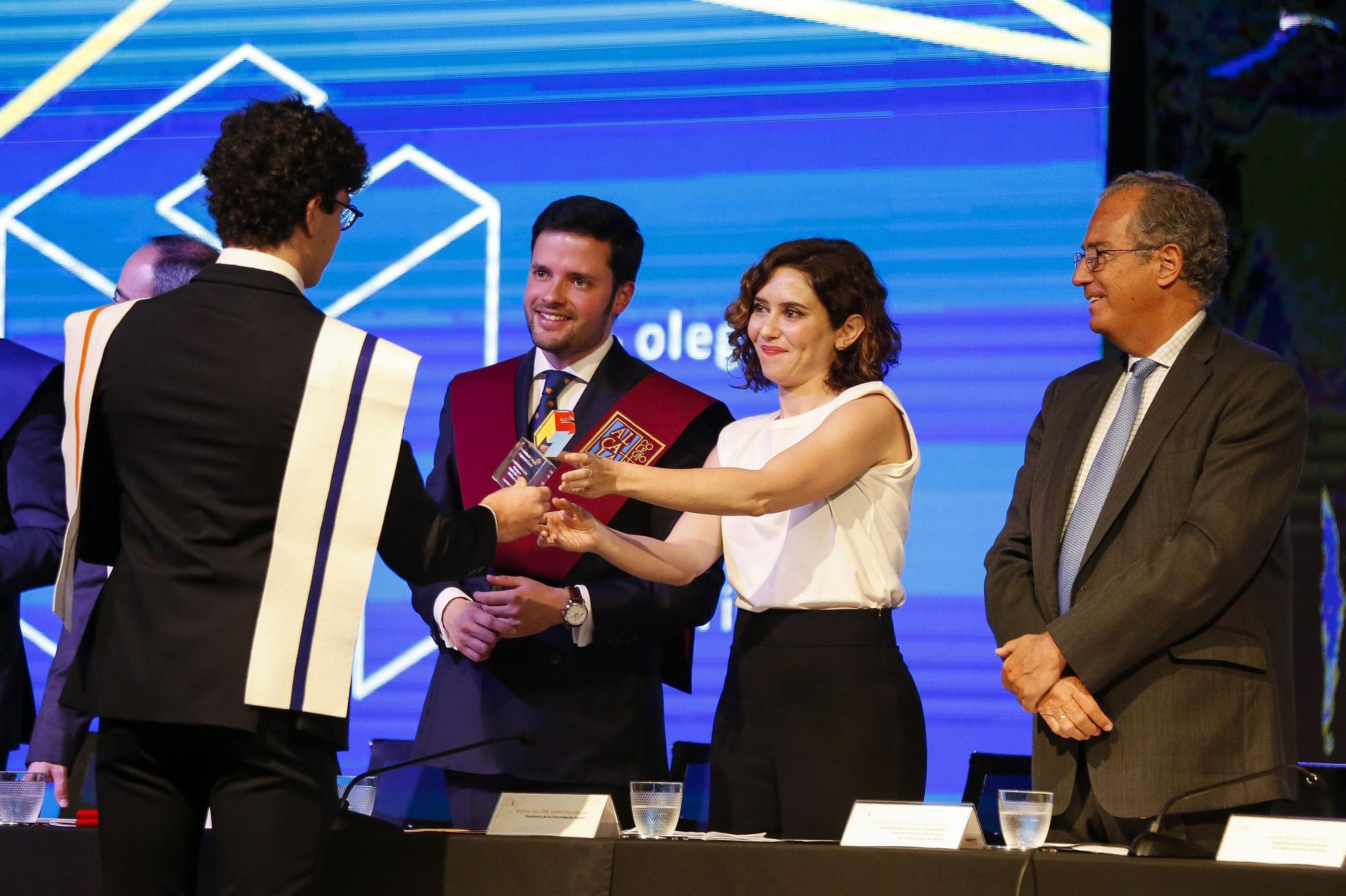 La presidenta de la Comunidad de Madrid, Isabel Díaz Ayuso, participa en la clausura del curso académico organizada por la Asociación de Colegios Mayores.