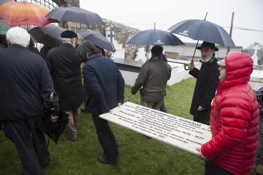 Homenaje en memoria de José Maldonado en el cementerio de La Espina, Salas