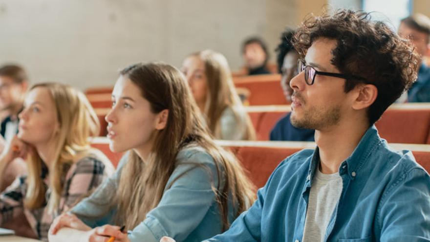 Universitarios, en una clase.