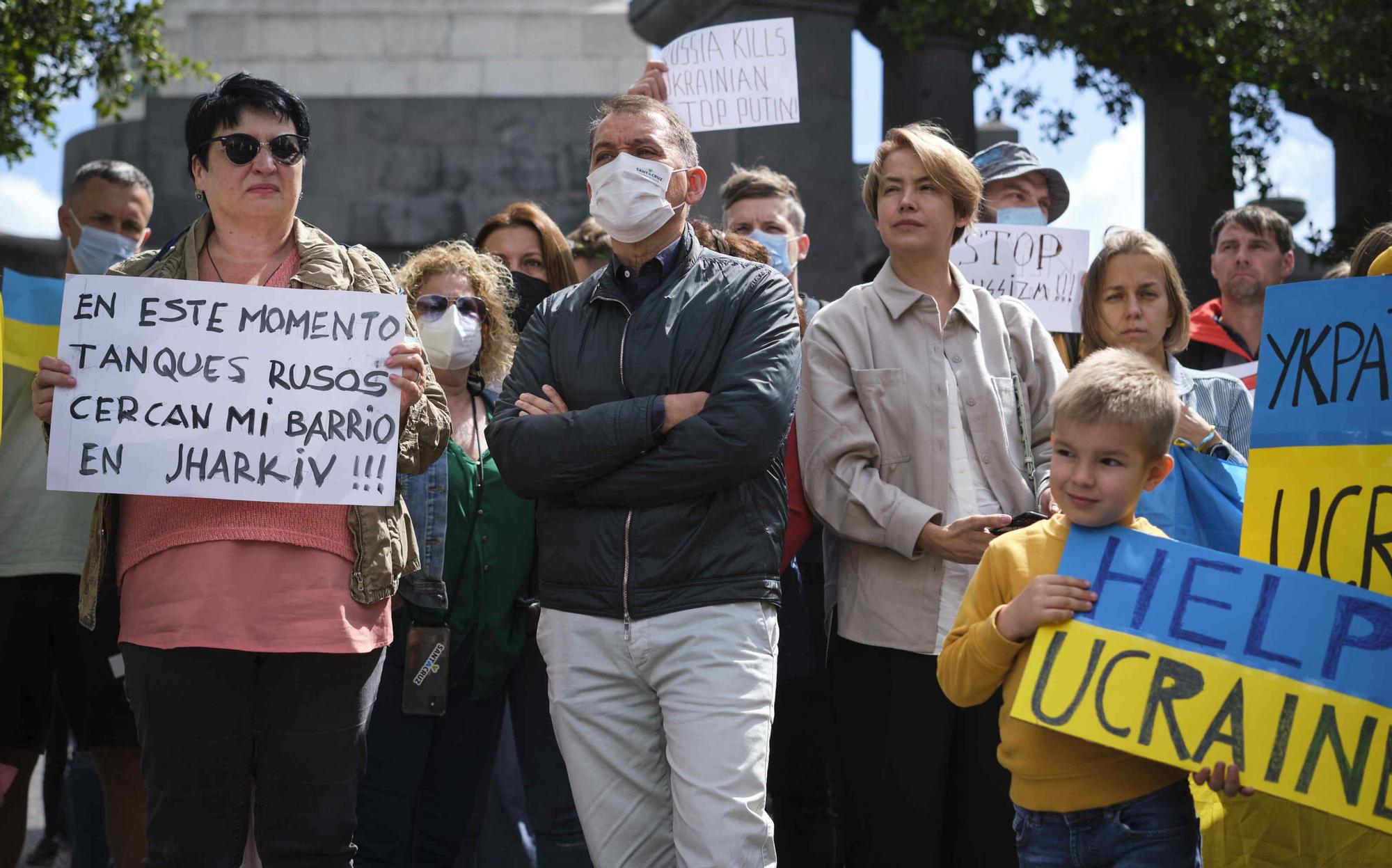 Centenares de personas se manifiestan en Tenerife contra la guerra en Ucrania