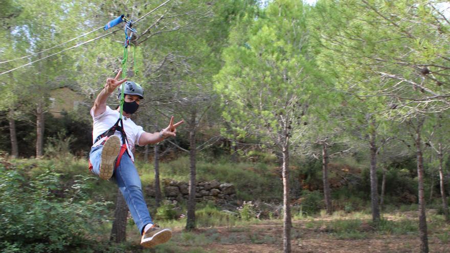 Dónde practicar actividades en la naturaleza en otoño: Senderismo, barranquismo, escalada...