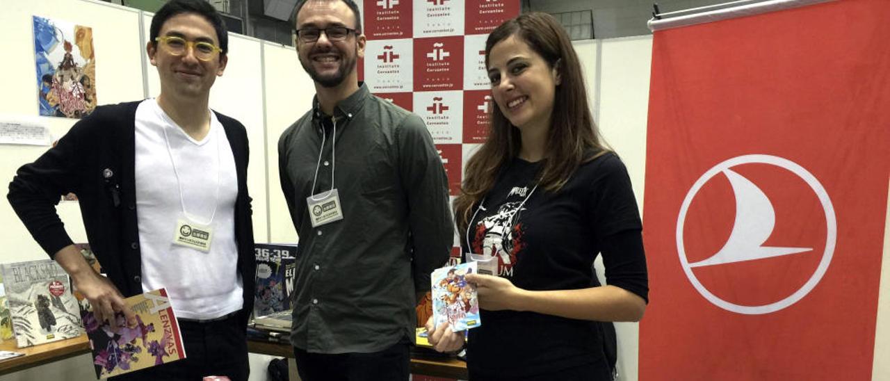 El alicantino Kenny Ruiz, centro de la imagen, en la Feria Internacional del Cómic de Tokio.