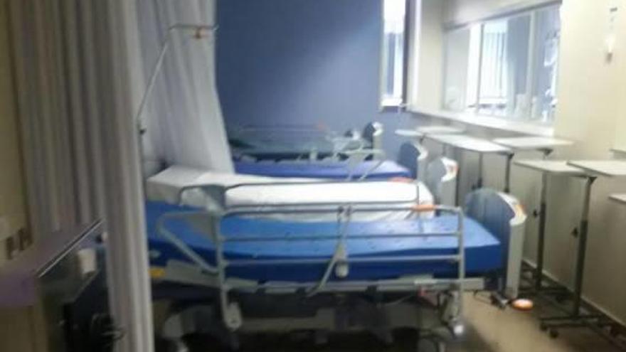 Los sindicatos acusan al Hospital de ingresar pacientes en una sala para aparataje