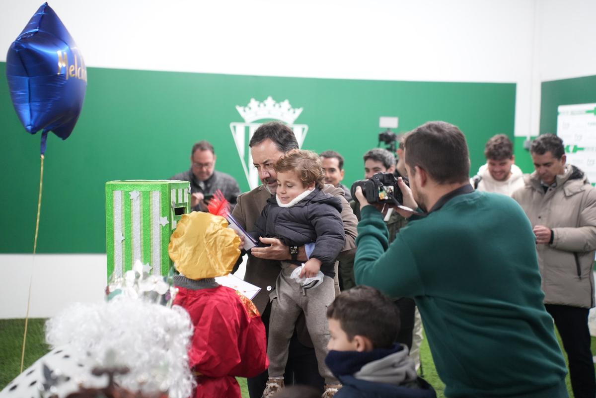 La recepción de Los Reyes Magos en El Arcángel, en imágenes