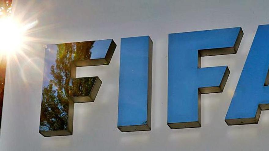 La FIFA planea la opción de modificar el periodo de fichajes