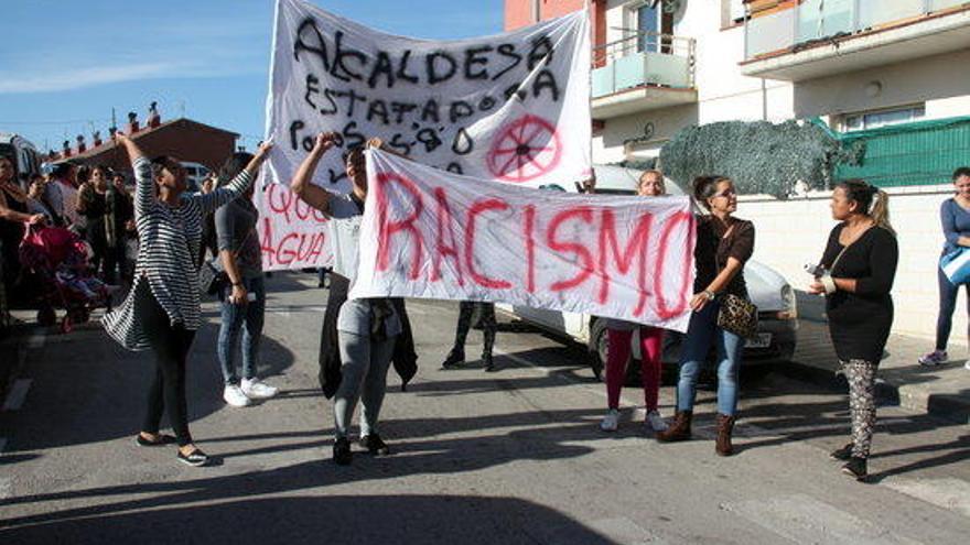 Els veïns del bloc ocupat de Figueres