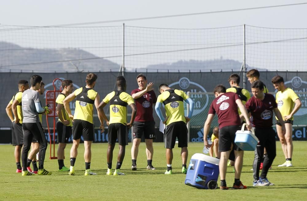 Dos centenares de aficionados jalean al Celta en su regreso a los entrenamientos