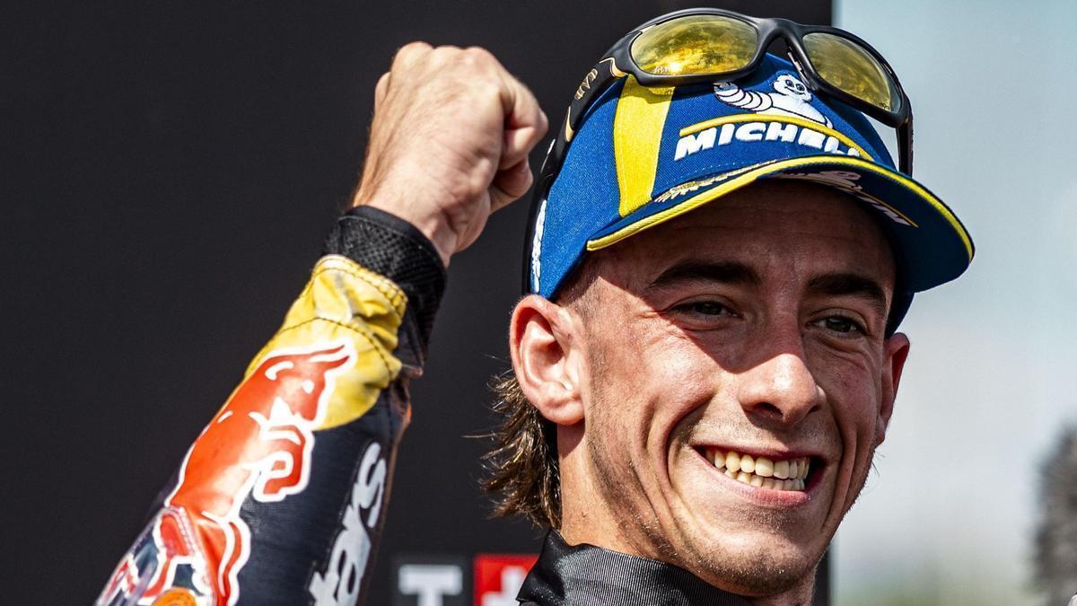 Acosta se corona en casa de KTM con una victoria incontestable