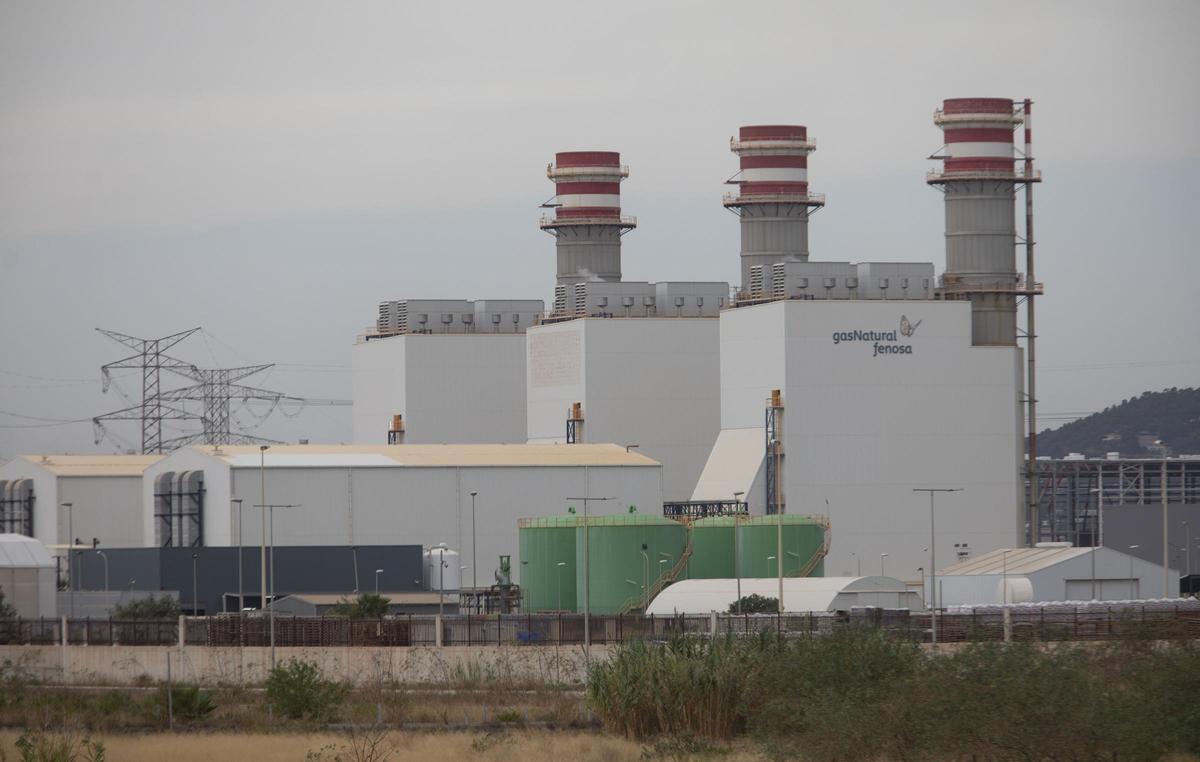 Planta de ciclo combinado de Naturgy en el Puerto de Sagunto.