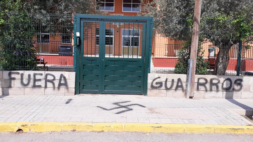 El colegio La Masia se harta de las pintadas nazis: “Hay alumnos preocupados”