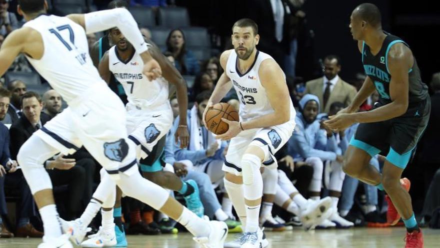 Marc Gasol responde a los rumores de traspaso con triple-doble