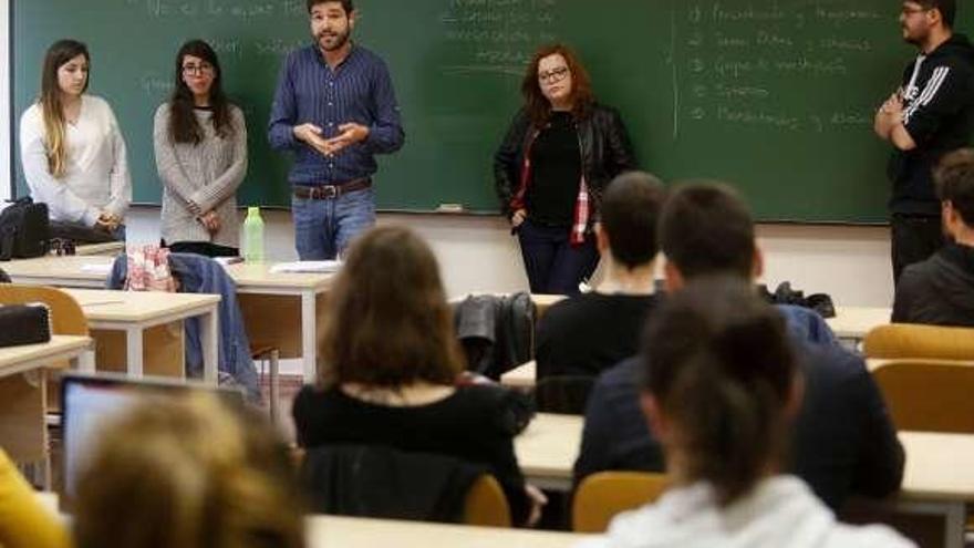 Un momento de la asamblea celebrada ayer en la Facultad del Profesorado, en Oviedo.