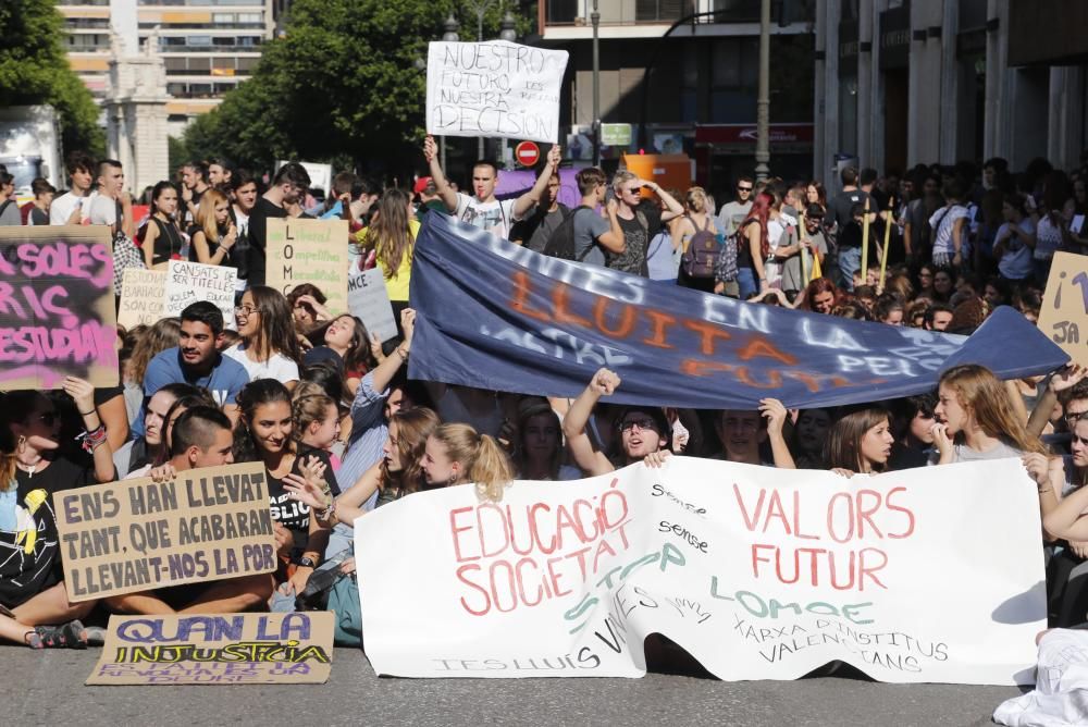 Protesta de estudiantes en Valencia contra la reválida