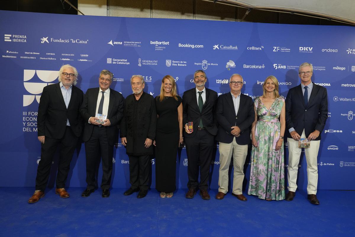 Alex Sàlmon, Director del suplemento 'Abril' de Prensa Ibérica; Josep Maria Coronas, director general de la Fundació La Caixa; el músico Jordi Savall; Maria Eugenia Gay, teniente de alcalde del Ayuntamiento de Barcelona; Xavier Coronas, secretario general de la Cambra de Comerç de Barcelona; José Alberto Marín, decano del Colegio Notarial de Catalunya;  Carme Poveda, de la Cambra de Comerç de Barcelona; Martí Savalls, jefe de información económica de Prensa Ibérica.