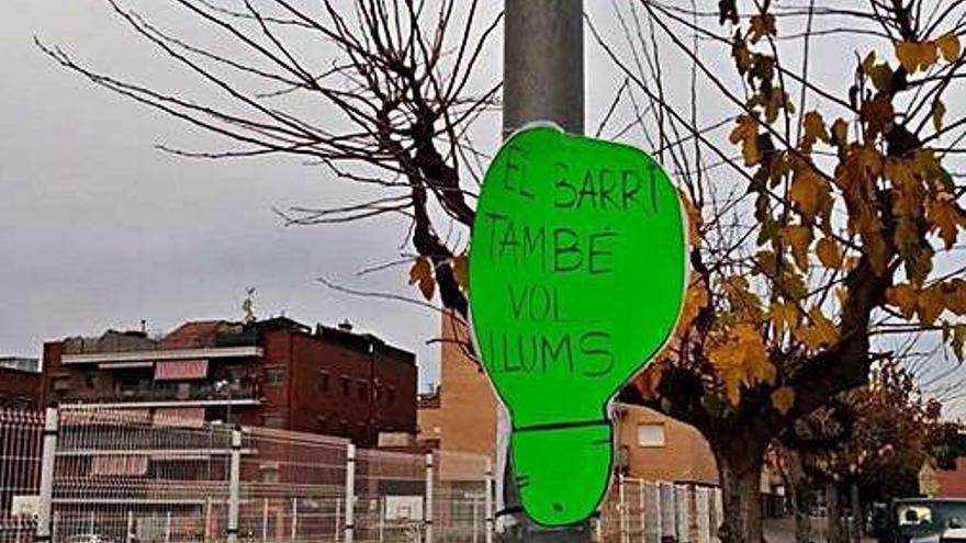 Un dels cartells en què es reclama il·luminació de Nadal.