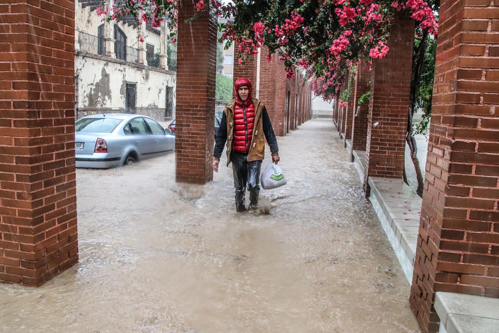 La gota fría deja Orihuela inundada y aislada