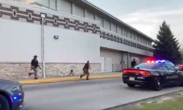 Agentes de la Policía de Wisconsin, ante el casino.