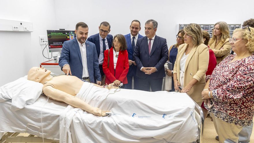 Los 220 alumnos de Enfermería de Cartagena estrenan sala de simulación