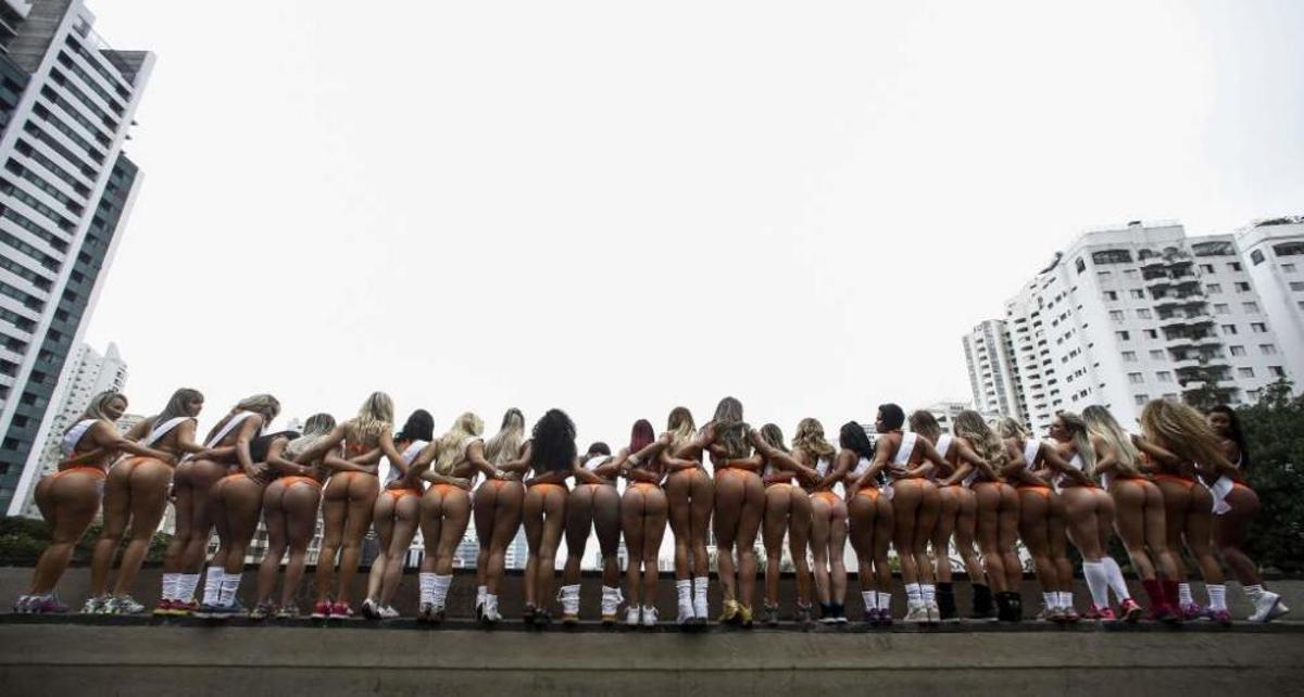 Las Miss Bumbum, a la caza de Pokémon