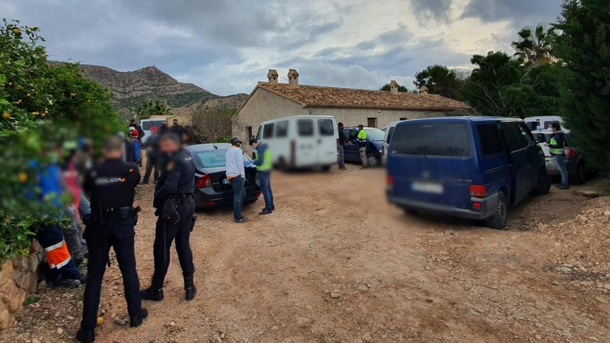 Detienen a 43 personas por explotación laboral en una finca de Torre Pacheco