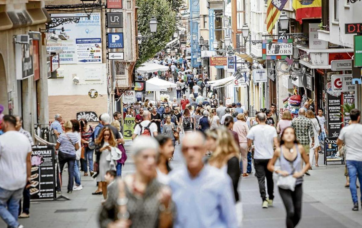 La calle dels Oms de Palma, llena de gente