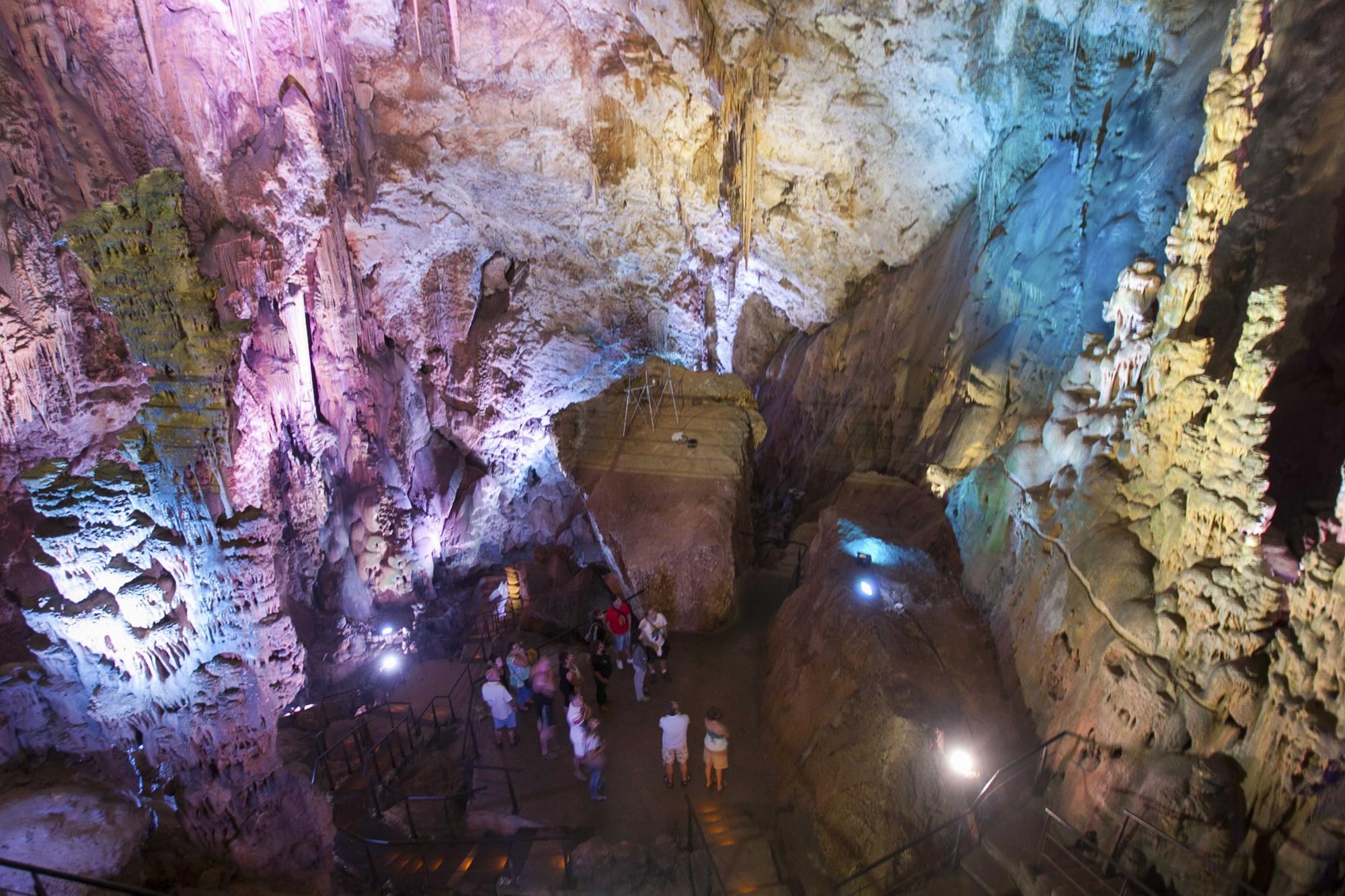 Cueva Canelobrei, Bussot01.JPG