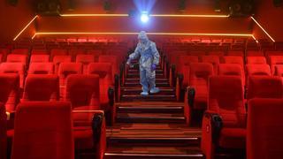 La pandemia empuja a los cines hacia el abismo