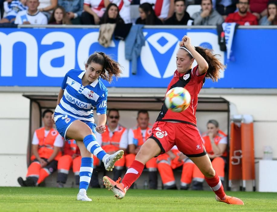 El equipo coruñés, superior, golpea tras el descanso con tantos de Peke, Gaby y Maya Solo el todopoderoso Barça, que hoy visita Huelva, puede igualar sus 13 puntos.