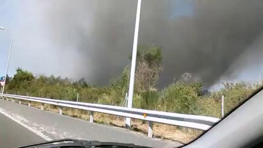 El fuego en el Polvorín en Culleredo ya ha quemado unas 14 hectáreas