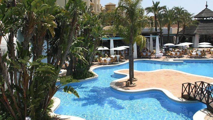 El PSOE de Marbella pide apoyo para los 94 despedidos del hotel Don Carlos