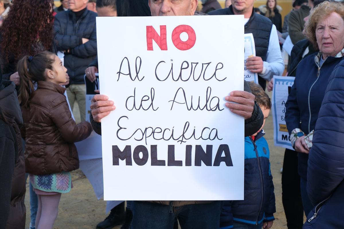 Protesta en Mollina por la supresión del Aula de Educación Especial.
