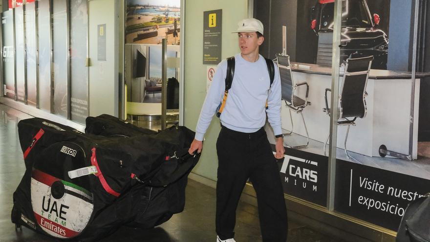 Llegada a Gran Canaria de  Pogacar, campeón del Tour de Francia