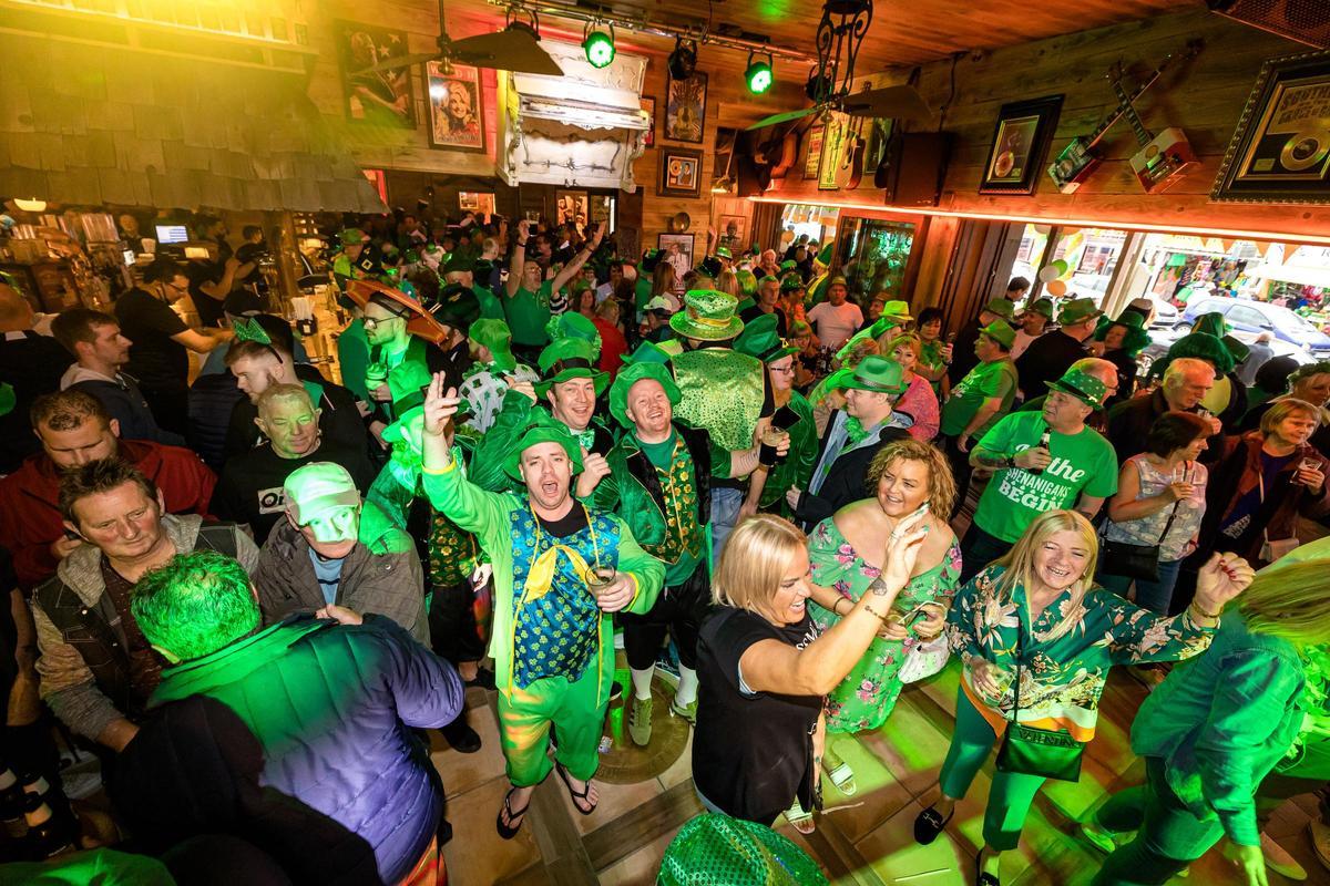 Momento verde de San Patricio en una pasada edición.