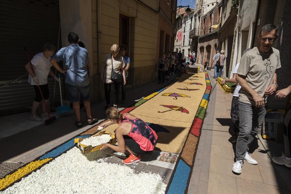 El concurs de catifes de flors naturals omple Arbúcies