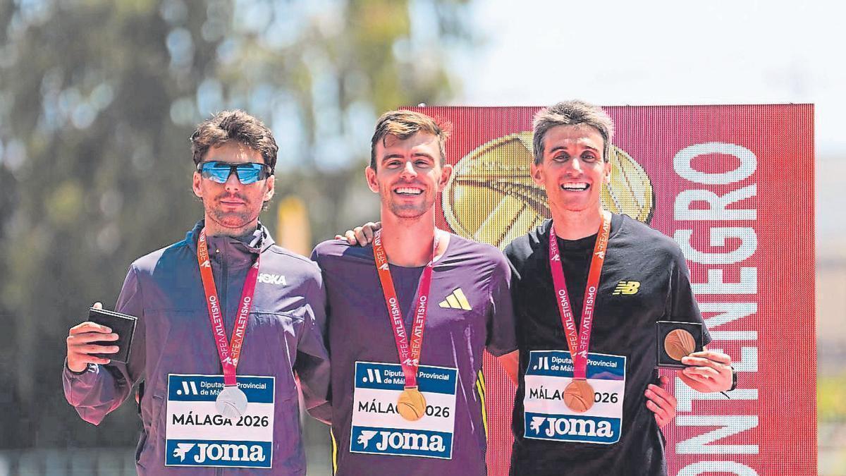 Mariano García, a la derecha, en el podio del Campeonato de España el pasado domingo en Málaga