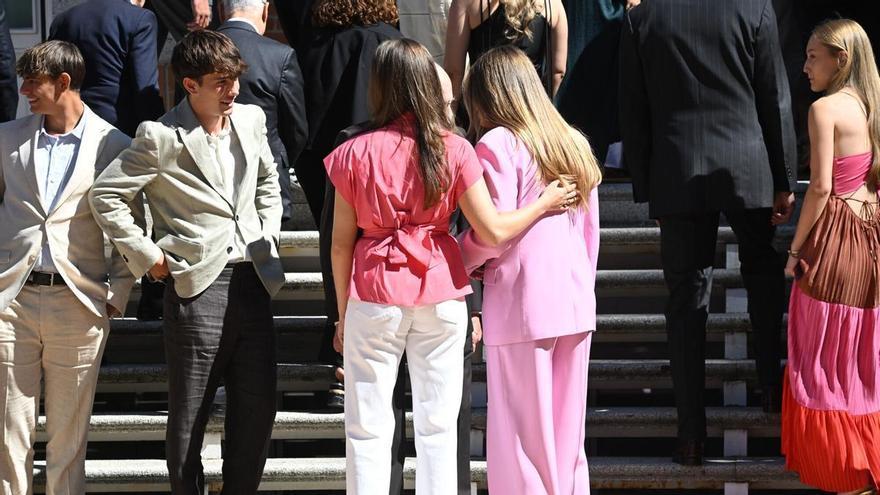 Leonor y Sofía afianzan su etapa más institucional con una parada muy personal: su colegio de Gales
