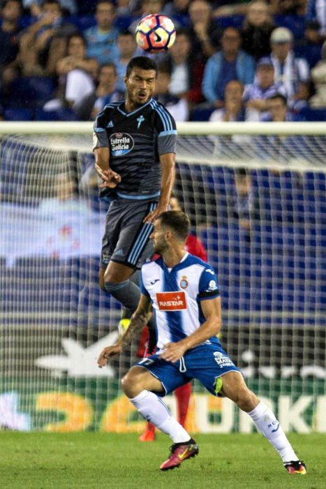 Disfruta del partido de los celestes en Cornellá con una selección de fotografías.