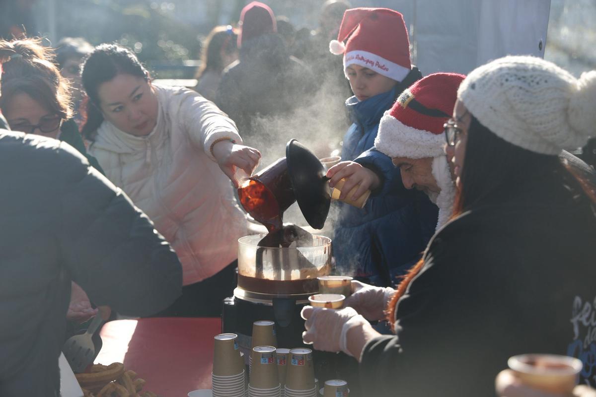 Chocolatada y regalos en la Navidad más solidaria de Santiago