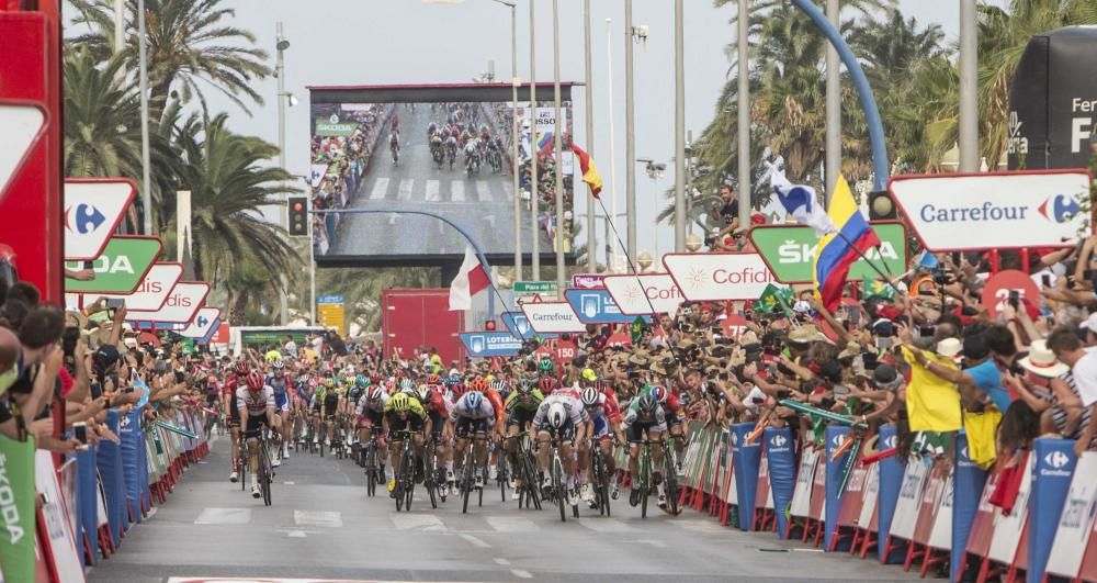 Llegada a Alicante de la tercera etapa de la Vuelta