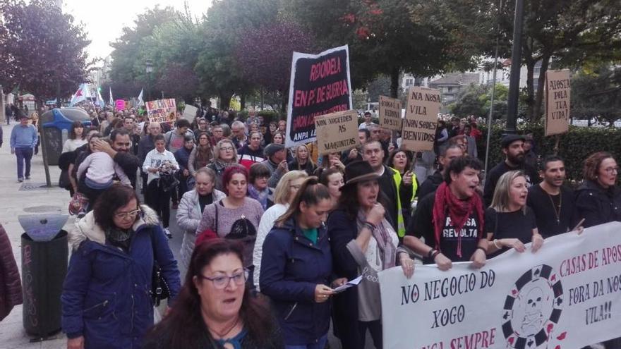 Una marea vecinal para frenar la instalación de una casa de apuestas en Redondela