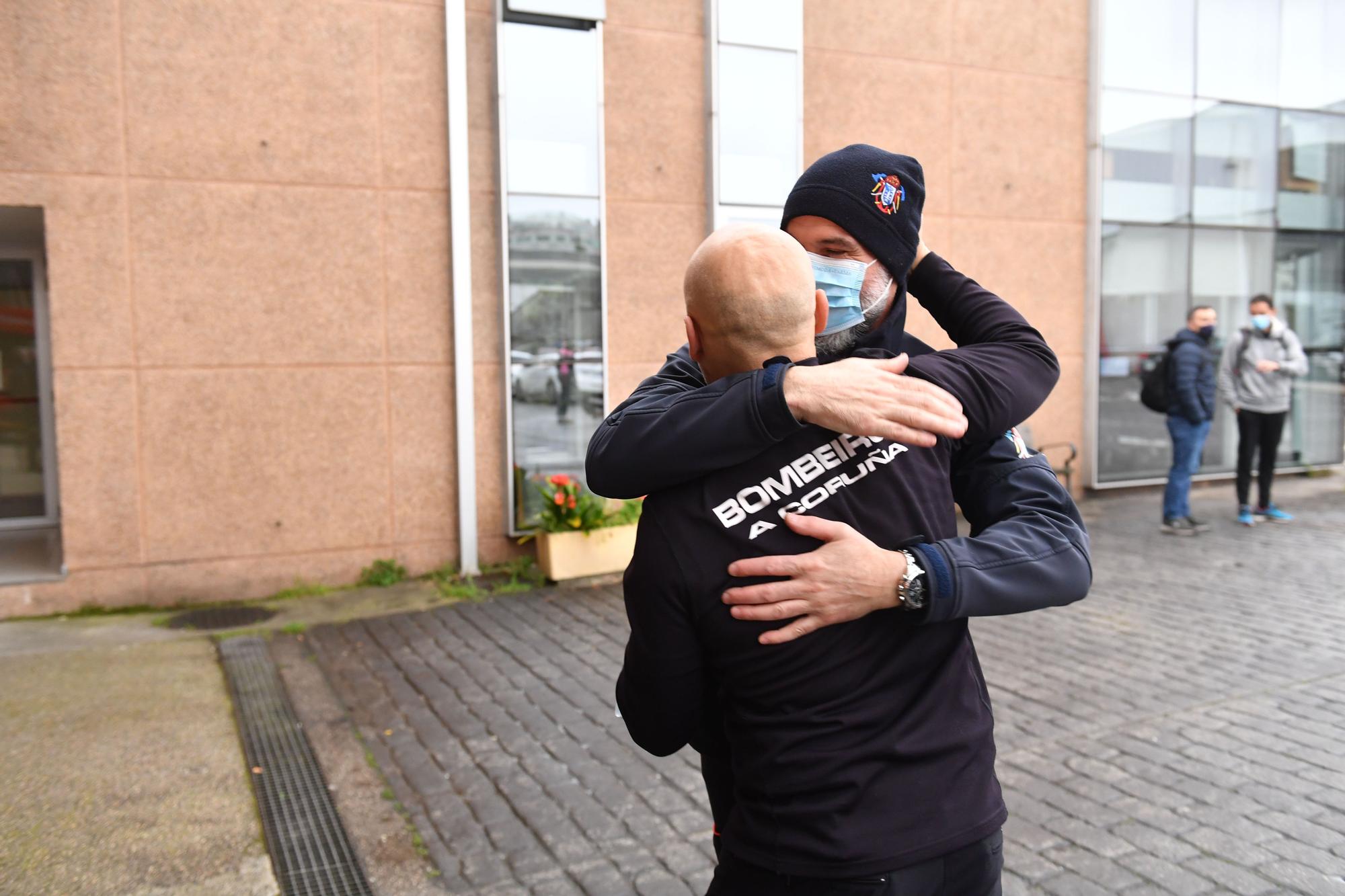 Parten de A Coruña los bomberos y policías que llevarán ayuda a Ucrania y traerán a una veintena de refugiados