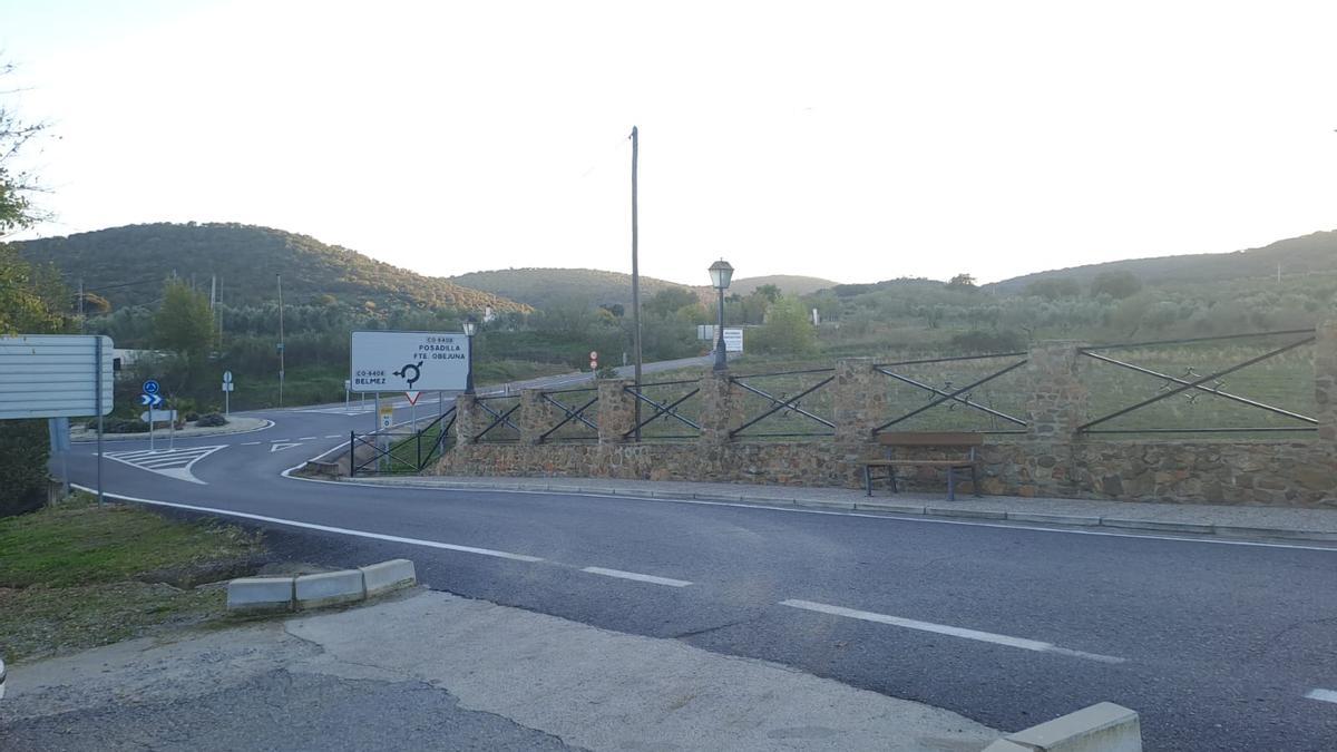 Glorieta donde esperan los niños de Doña Rama al transporte escolar