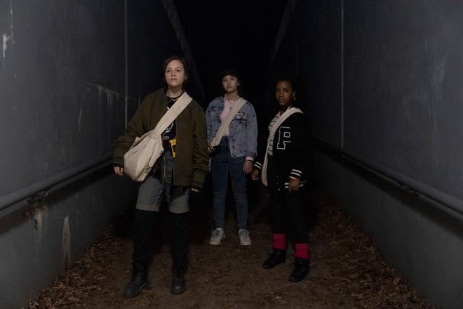 Las protagonistas de 'Paper Girls': Sofía Rosinsky, Riley Lai Nelte y Camryn Jones