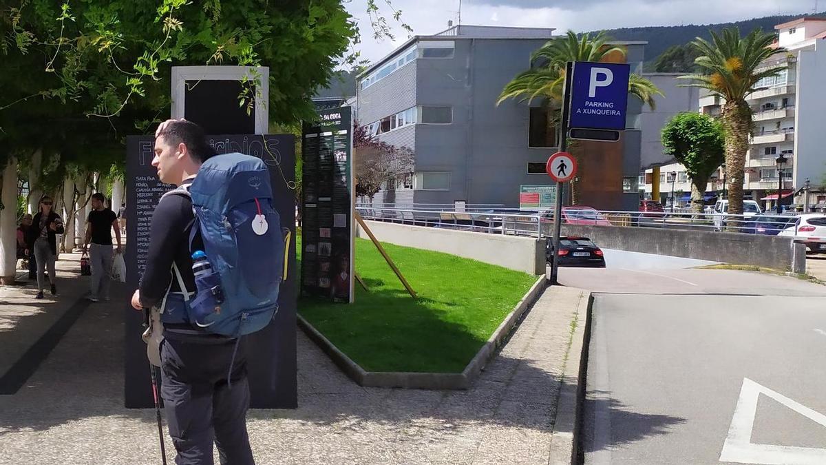 Acceso al parking de A Xunqueira, en el centro de Redondela.