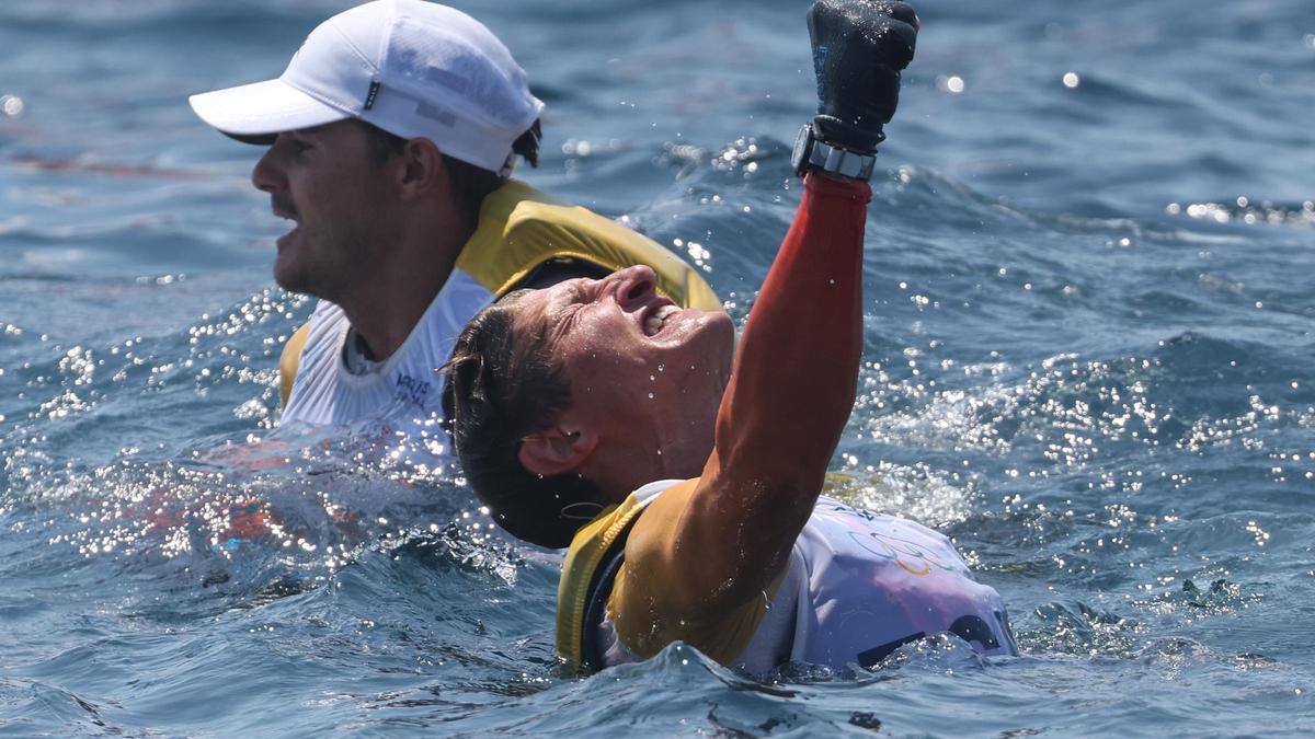 Diego Botín y Florian Trittel, este viernes en Marsella celebrando el oro en 49er.