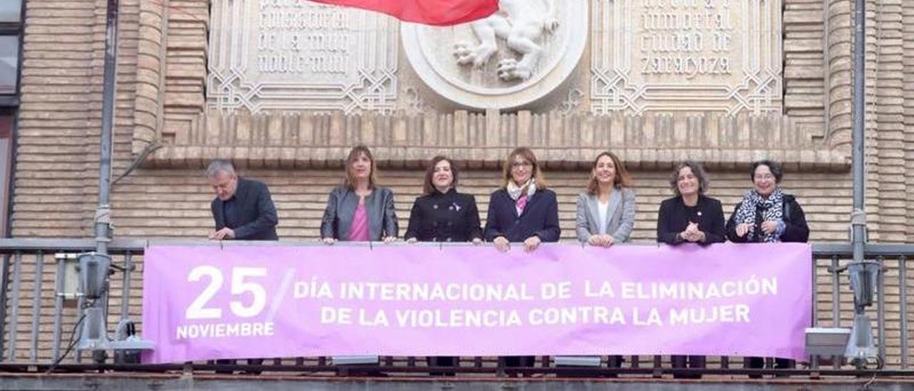 Representantes de los grupos municipales del Ayuntamiento de Zaragoza, a excepción de Vox, este viernes