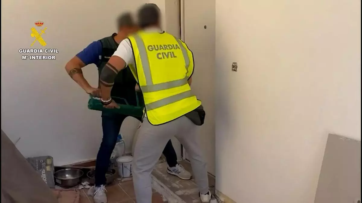 Dos detenidos por atracar un club de cannabis en San Fulgencio (Alicante) armados con subfusiles de guerra