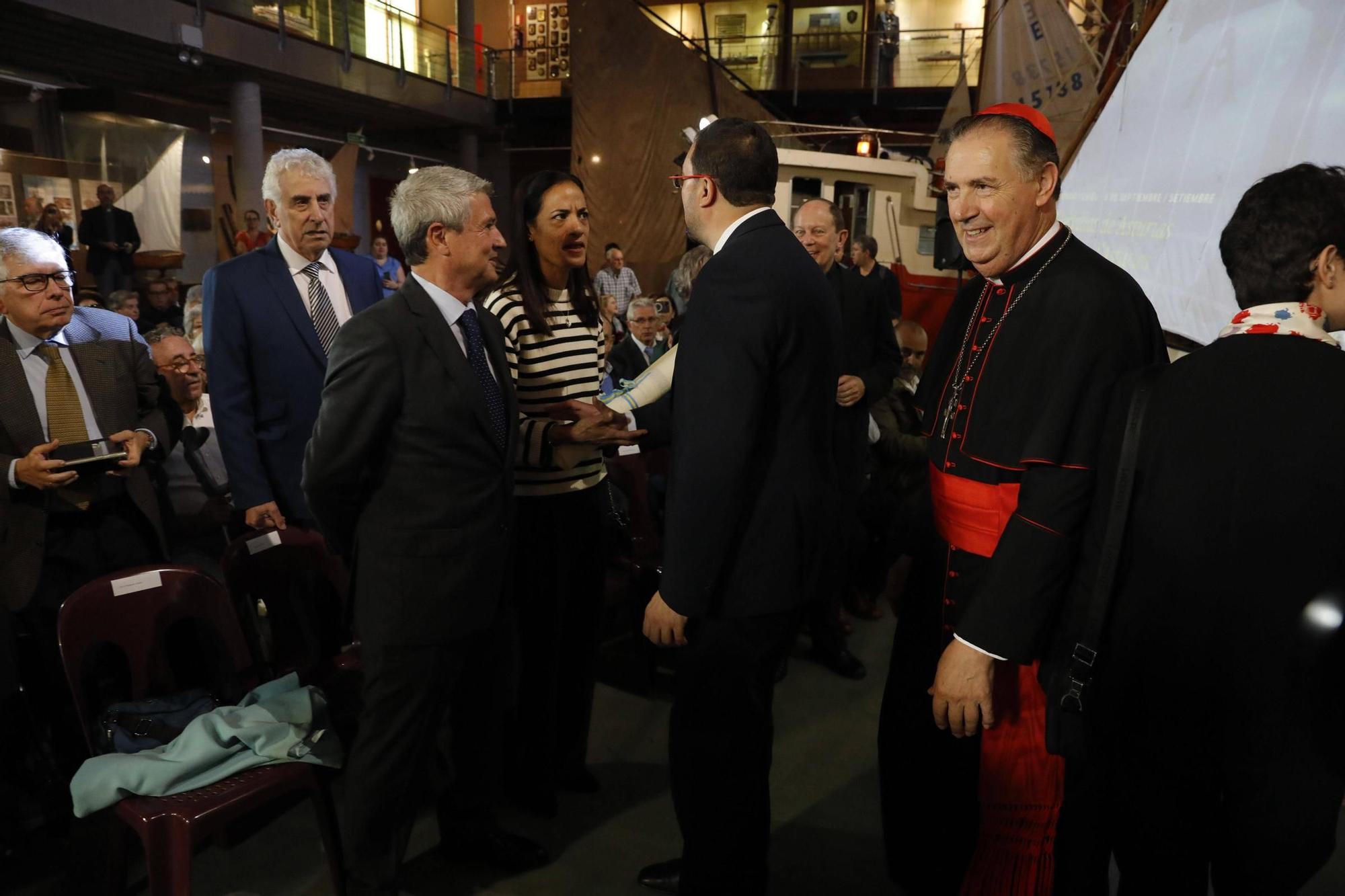 El cardenal Ángel  Fernández Artime recibe el título de Hijo Predilecto de Asturias en Luanco (Gozón)