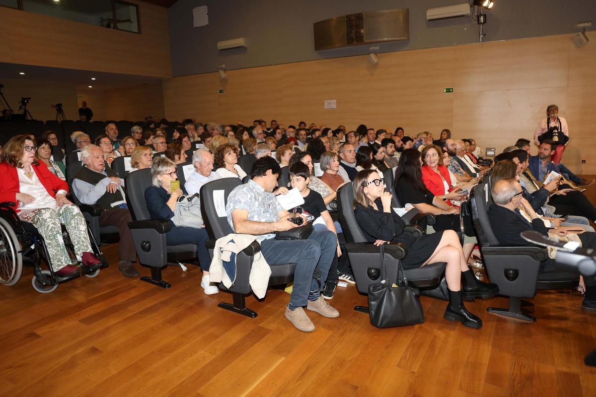 O Auditorio da Xuventude encheuse para asistir ao acto en honor de Asaka.