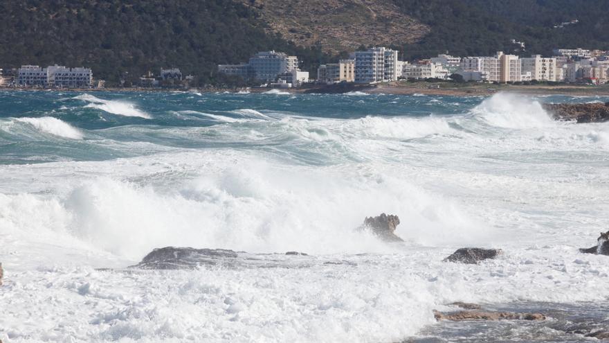 Viento, frío y mala mar para comenzar la semana en Ibiza y Formentera